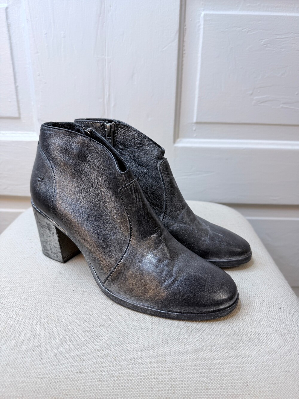 Frye Nora Zip Metallic Short Ankle Booties Women's Size 6.5